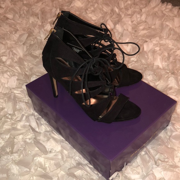 Laced up black heels - Picture 2 of 3